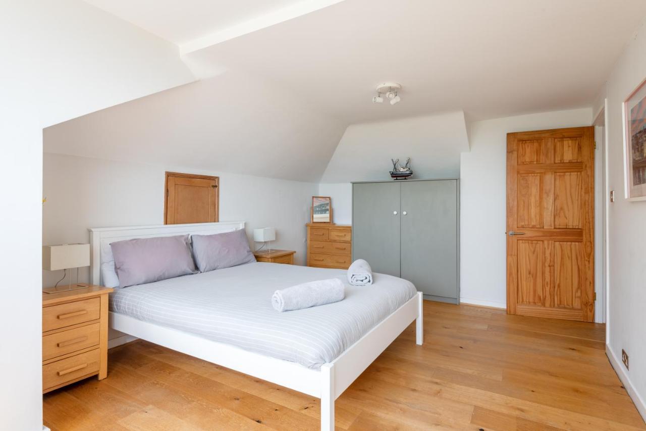 Manacles - Spacious Flat Near Beach With Sea Views & Parking Falmouth Bagian luar foto